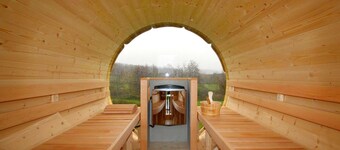 Comfortable holiday home with pool (5 people)