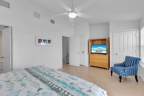 3 bedrooms, iron/ironing board, free WiFi, bed sheets - Waterfront luxury Villa (14) with spectacular sunset views and boat slip (Marathon)