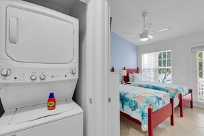 3 bedrooms, iron/ironing board, free WiFi, bed sheets - Waterfront luxury Villa (14) with spectacular sunset views and boat slip (Marathon)