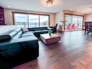 Smart TV, fireplace - Muskoka - The Eagle's Nest (Coldwater)