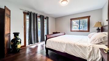 5 bedrooms, free WiFi, bed sheets