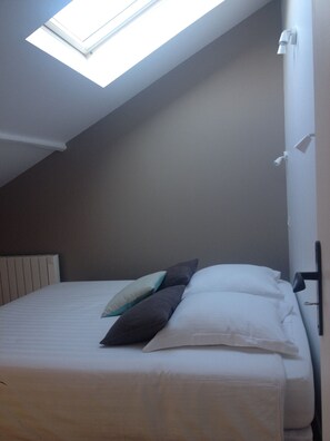2 chambres, fer et planche à repasser, Wi-Fi gratuit, draps fournis