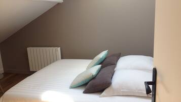 2 chambres, fer et planche Ă repasser, Wi-Fi gratuit, draps fournis