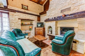 TV, fireplace, DVD player, ping pong