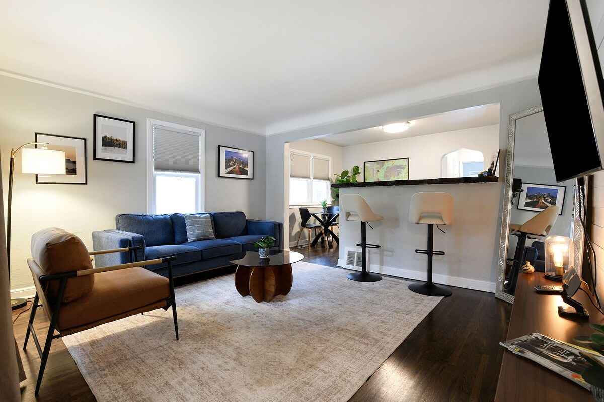 Walk to Falls/ Close to Everything / Fenced Backyard