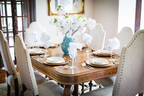 Dining - Historic Home, Modern & Charming Decor, Wine Trail, Private Rental (Alto Pass)