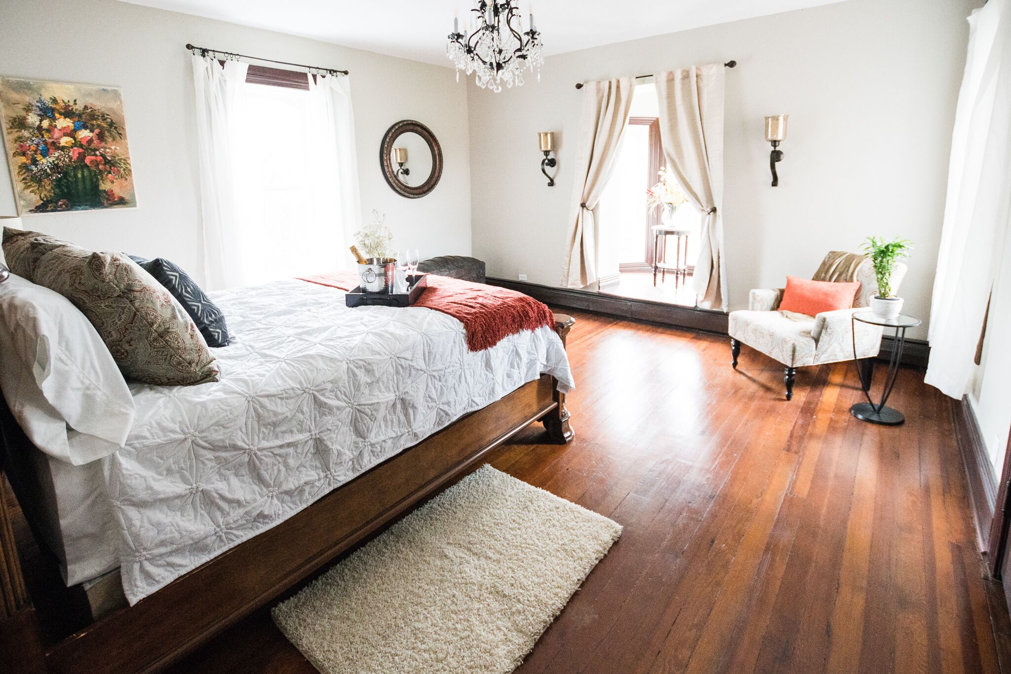 Historic Home, Modern & Charming Decor, Wine Trail, Private Rental