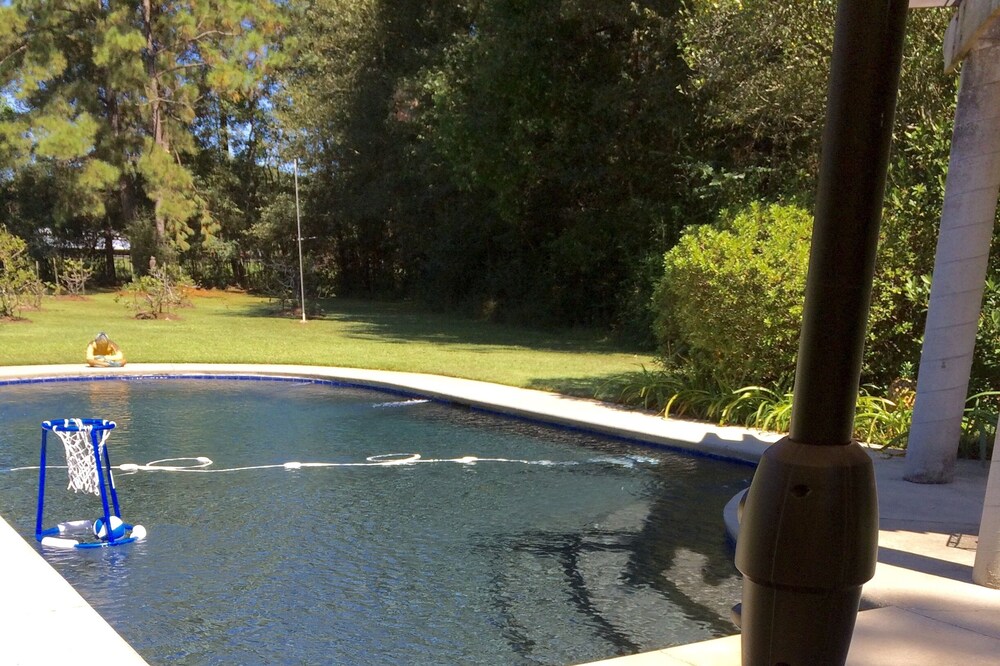 Country Retreat With Pool, Garden, Woods