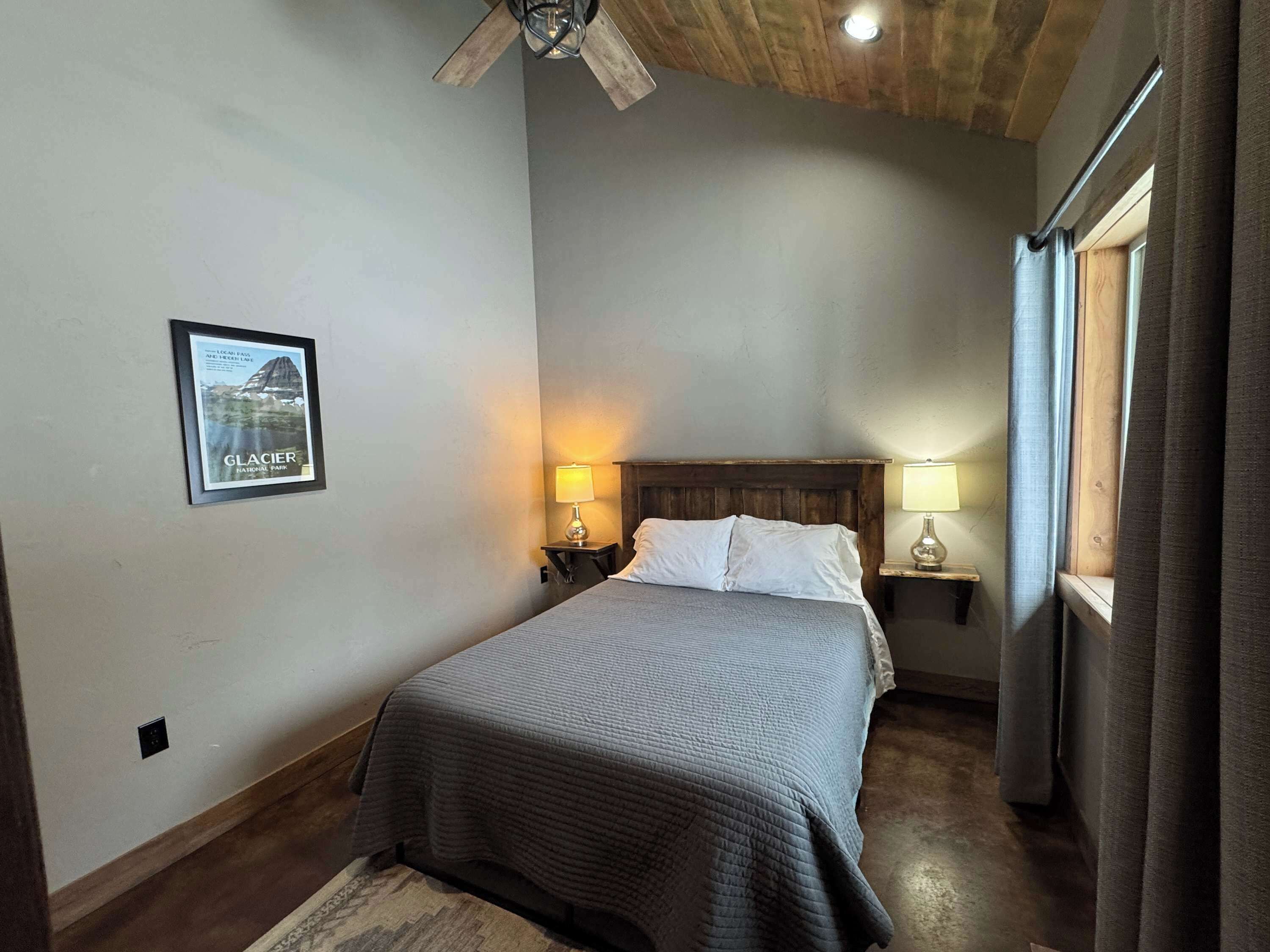 2 bedrooms, travel cot, WiFi, bed sheets