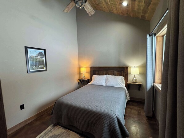 2 bedrooms, travel cot, WiFi, bed sheets