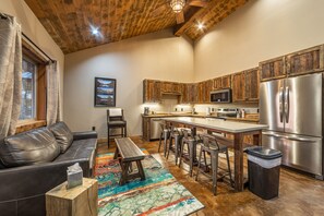 Geladeira, micro-ondas, fogão, cooktop