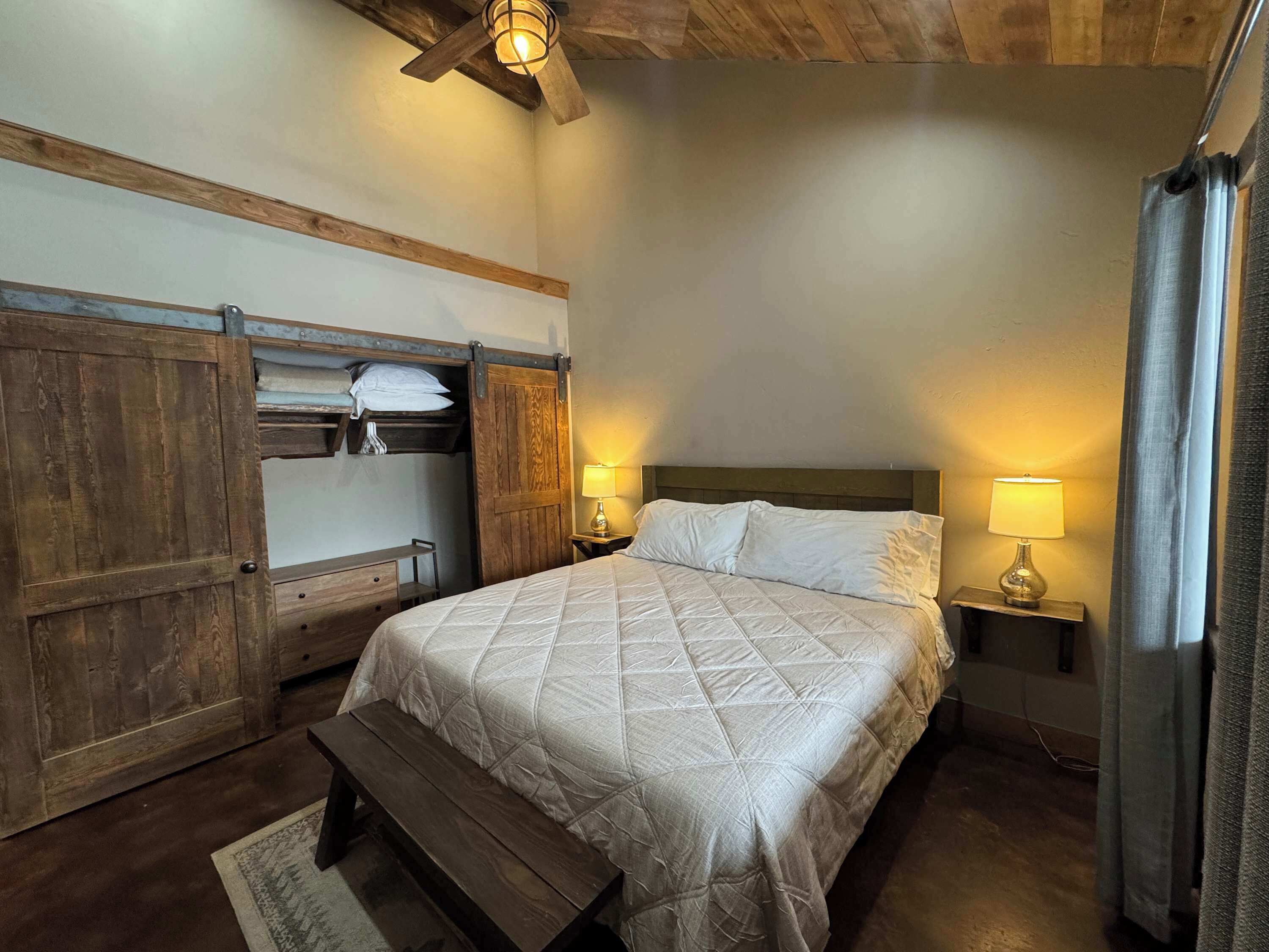 2 bedrooms, travel cot, WiFi, bed sheets