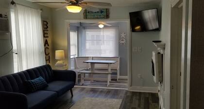 A Stone Throw to Beach and Convention Center and Two Blocks from the Crest!!