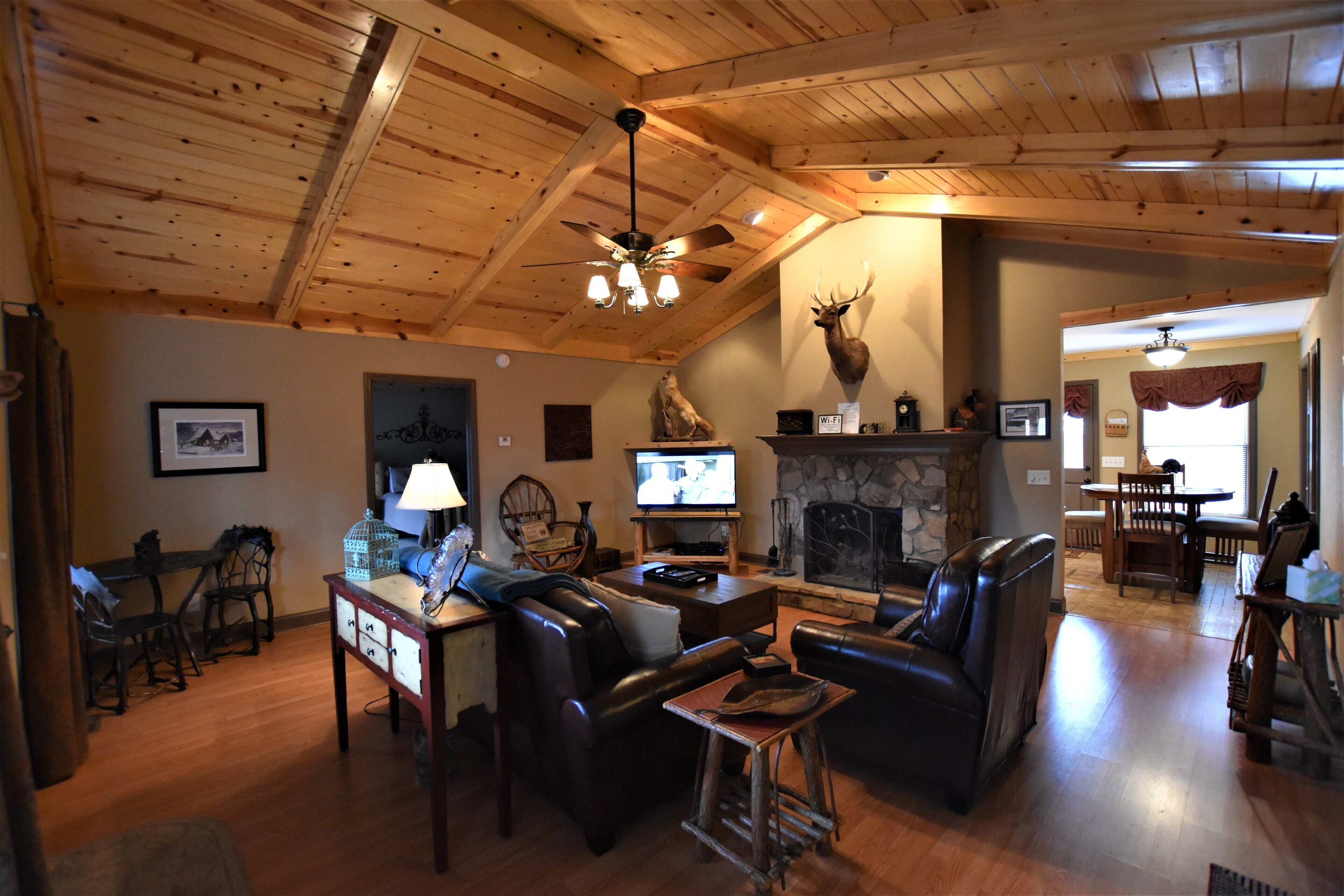 Mountain View Cabin · Gorgous Mt Yonah Views! FIBER OPTIC HIGH SPEED INTERNET!