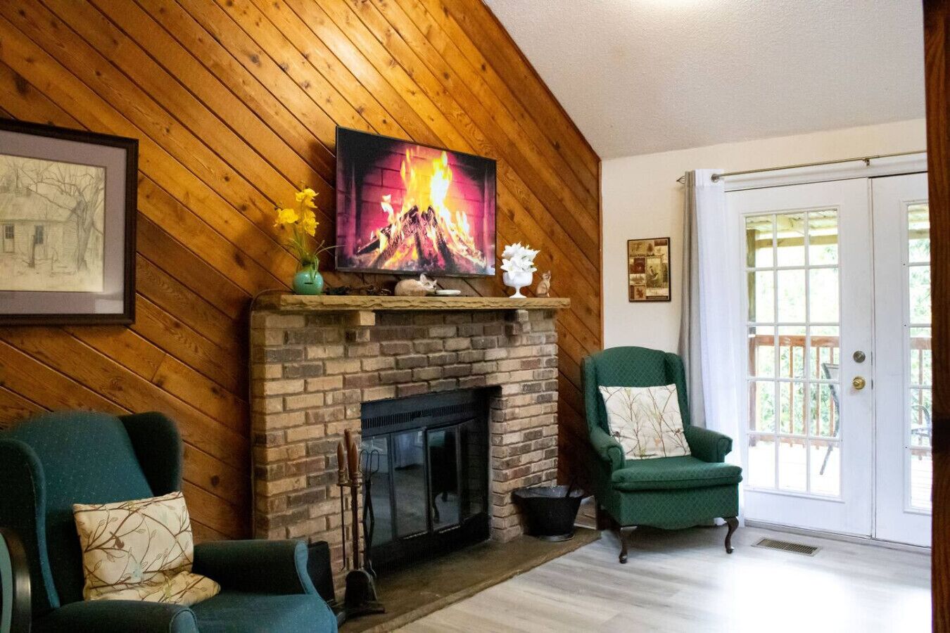 Smart TV, chimenea y futbolito 