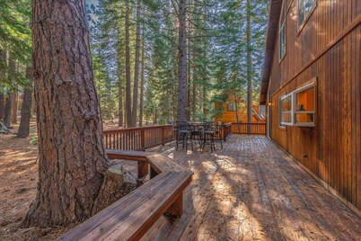 Beautiful Tahoe Donner 4 bedroom PERFECT FAMILY rental home. Near All ski areas!
