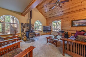 Smart TV, fireplace, DVD player, offices