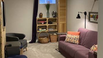 Smart TV, fireplace, books, offices