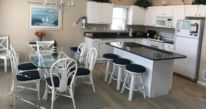 / 2 baños actualizado piso de 4 dormitorios con 3 cubiertas sólo 7 casas de la playa!