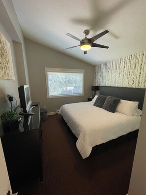 3 bedrooms, iron/ironing board, free WiFi, bed sheets - Starfish Cottage - Oceanside Village Resort (Parksville)