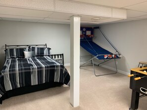 3 bedrooms, iron/ironing board, WiFi, bed sheets - right at home in Nashville (Nashville)