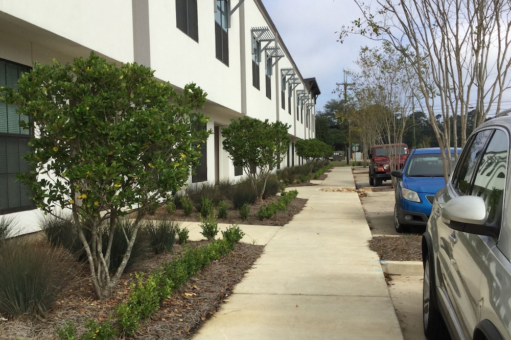 2BR/2BA Refined Ruston Home Adjacent To Louisiana Tech University, Sleeps 5