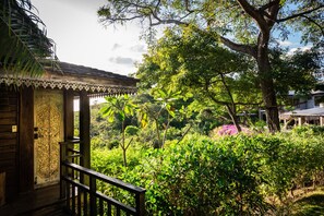 Property grounds - Casa Blue: amazing ocean views, 65ft pool, Jacuzzi, 20 min to Tamarindo. (Tamarindo)