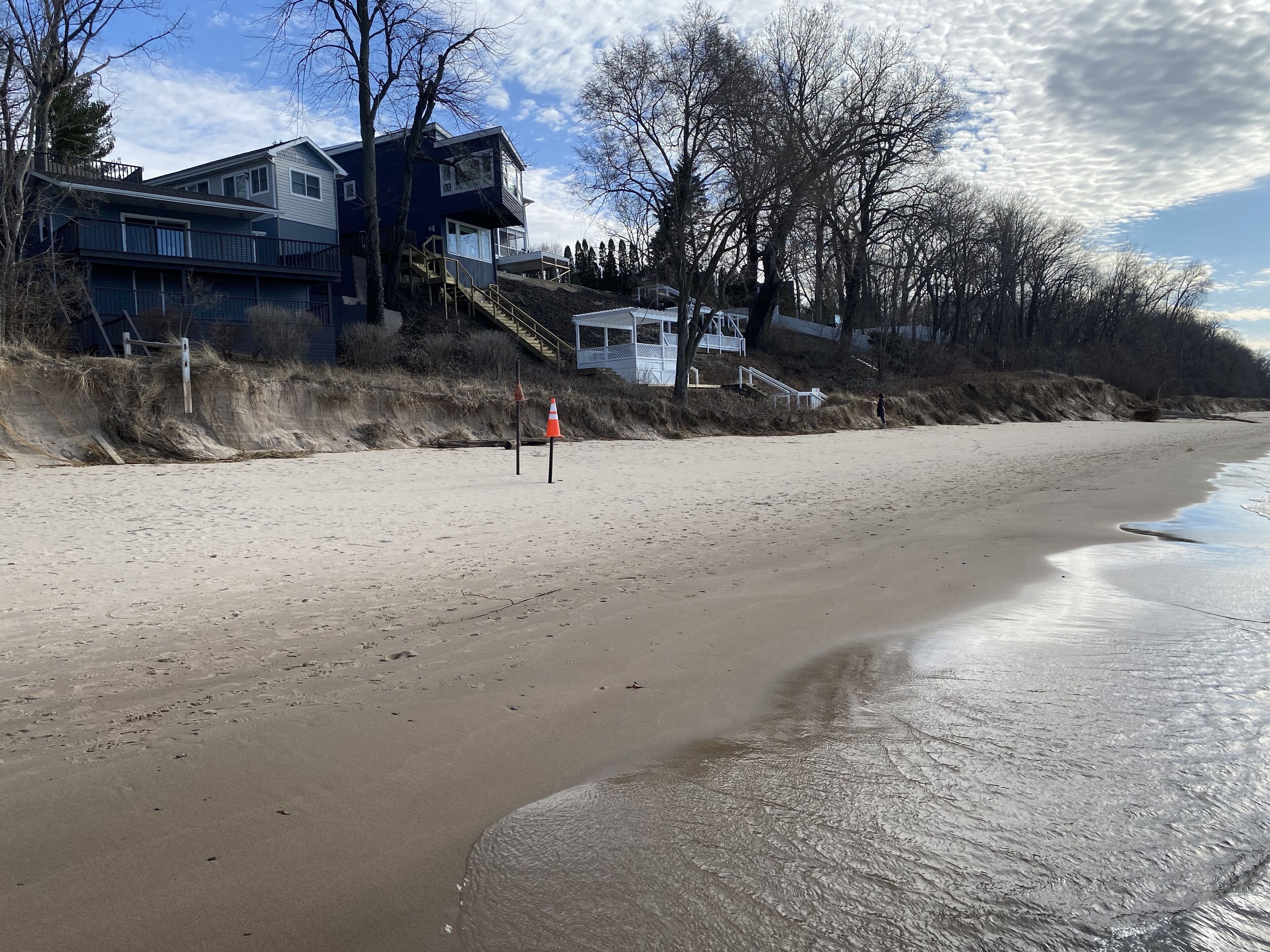 Private beach, sun-loungers, beach towels