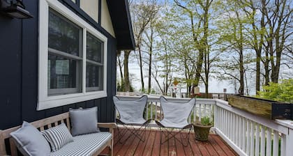 Private  Beach Steps to the Beach.