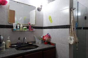 Shampoo, toilet paper - Spacious house for the season in Cabo Frio in a gated community (Cabo Frio)