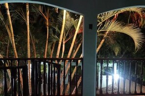 Property grounds - Spacious house for the season in Cabo Frio in a gated community  (Cabo Frio)