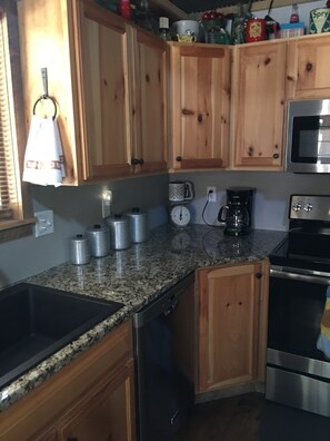 Fridge, microwave, oven, stovetop - #5 Fall Creek Cabins 1 mile from Lake Norfork and Mountain Home Ar. (Mountain Home)