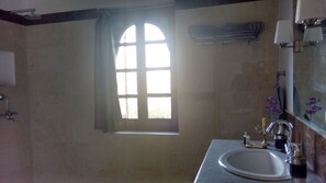 Amenidades de baño gratuitas y pantuflas