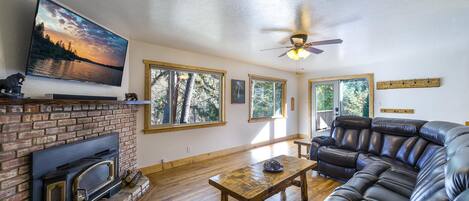 Télévision LED, cheminée, Netflix, services de streaming