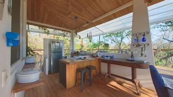 Frigorifero, piano cottura, macchina per tè/caffè, bollitore elettrico