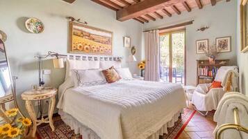 2 Schlafzimmer, Schreibtisch, Bügeleisen/Bügelbrett, Reisekinderbett