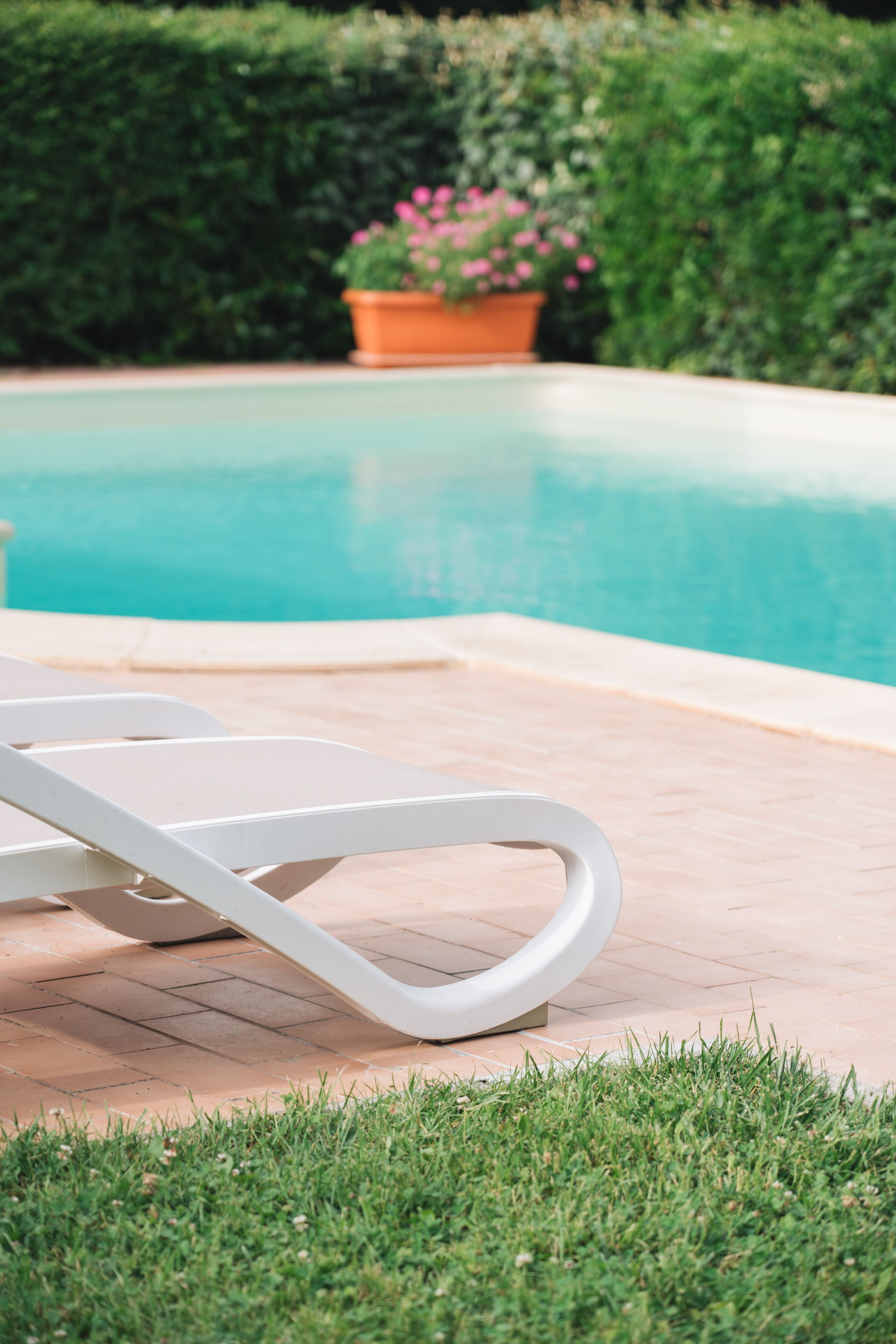 Utomhuspool och uppvärmd pool