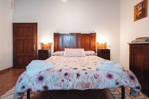 3 Schlafzimmer, Schreibtisch, Bügeleisen/Bügelbrett, WLAN