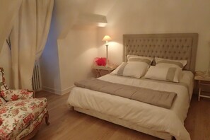 4 bedrooms, iron/ironing board, WiFi, bed sheets - BEAUTIFUL LUXURY HOUSE (Villeneuve-sur-Lot)