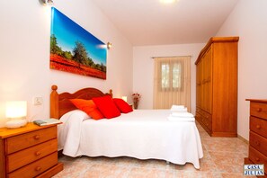 4 chambres, fer et planche à repasser, Wi-Fi, draps fournis