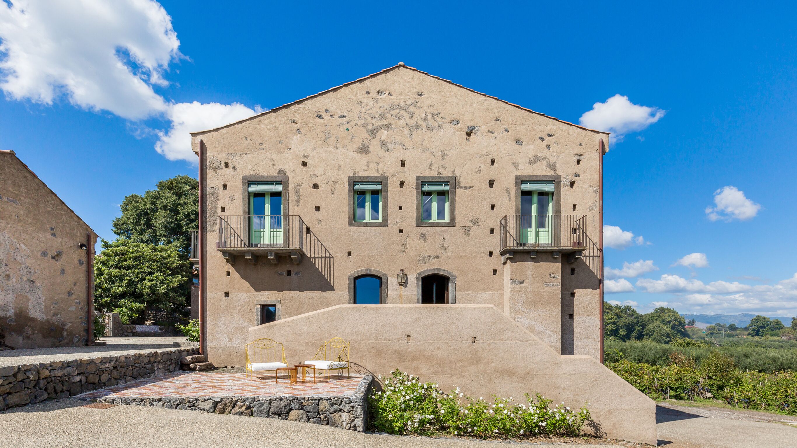 Borgo Rovittello, traditional Sicilian house immersed in vineyards.