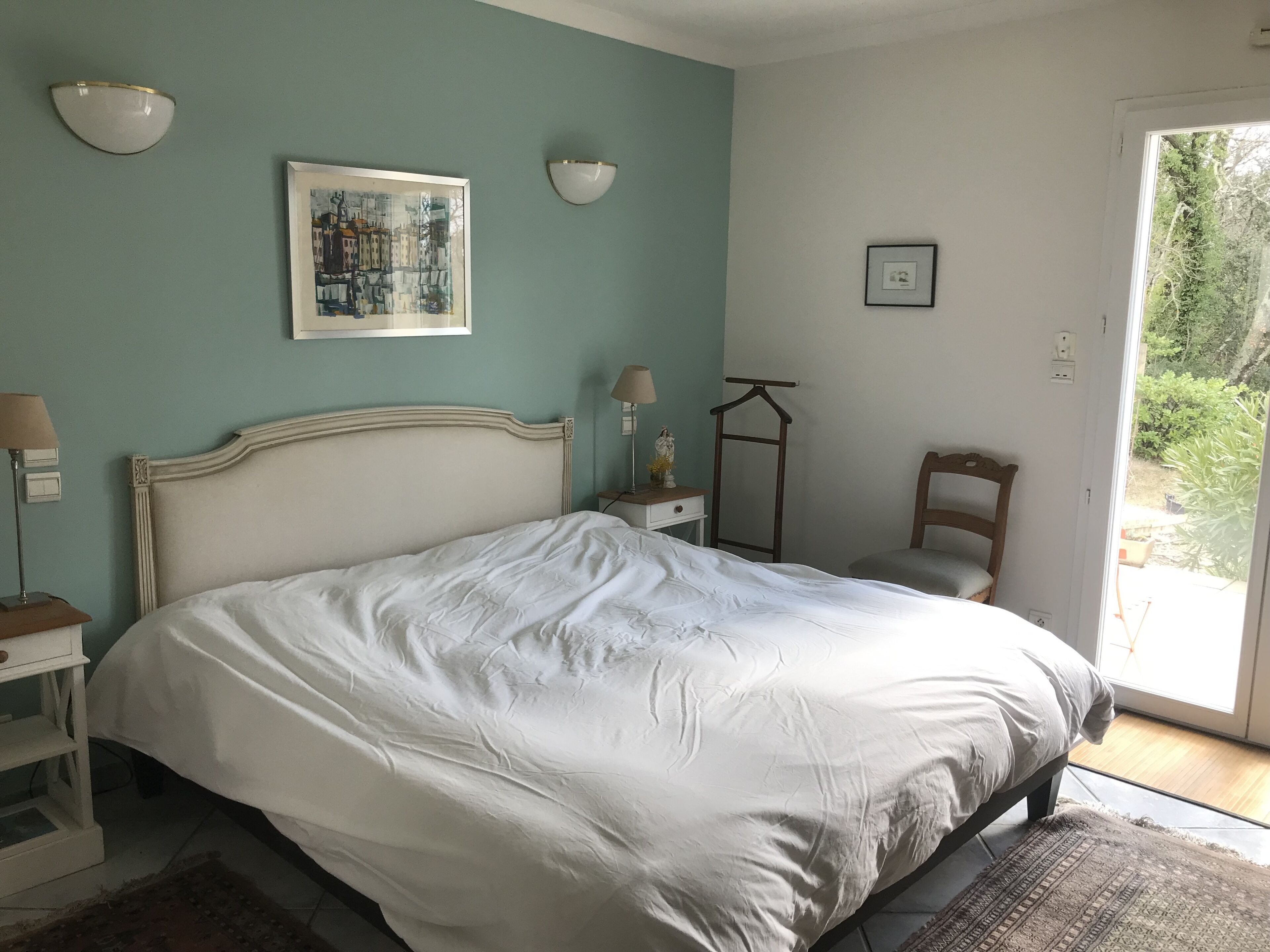 4 slaapkamers, een strijkplank/strijkijzer, reisbedje, gratis wifi