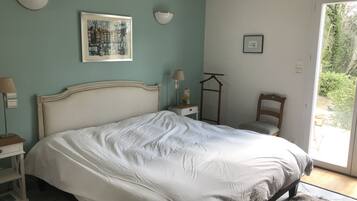 4 slaapkamers, een strijkplank/strijkijzer, reisbedje, gratis wifi