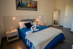 5 habitaciones, tabla de planchar con plancha, wifi y ropa de cama 