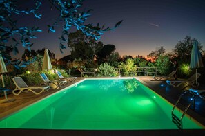 Outdoor pool - Modern Property with Private Pool, Garden, Wi-Fi, Terrace, Barbecue, Air Condit. (Montevago)