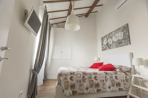 1 bedroom, iron/ironing board, WiFi, bed sheets - White House in the historic center of Orvieto - parking included (Orvieto)
