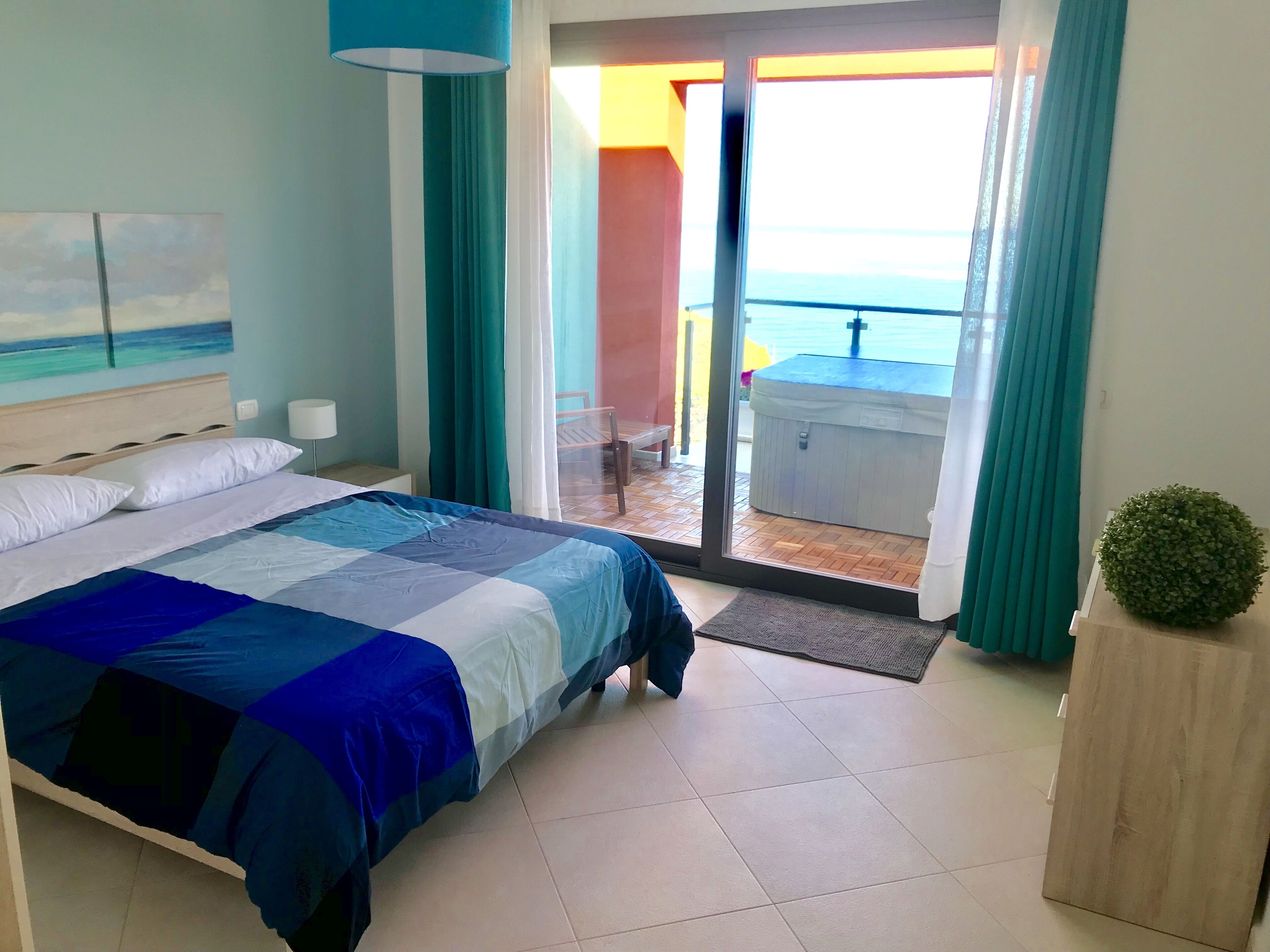 3 chambres, fer et planche à repasser, Wi-Fi, draps fournis