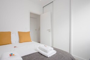 1 slaapkamer, een strijkplank/strijkijzer, wifi, beddengoed