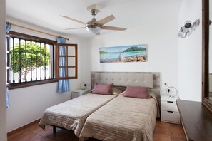 2 bedrooms, iron/ironing board, free WiFi