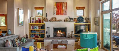 Smart TV, fireplace, DVD player, stereo